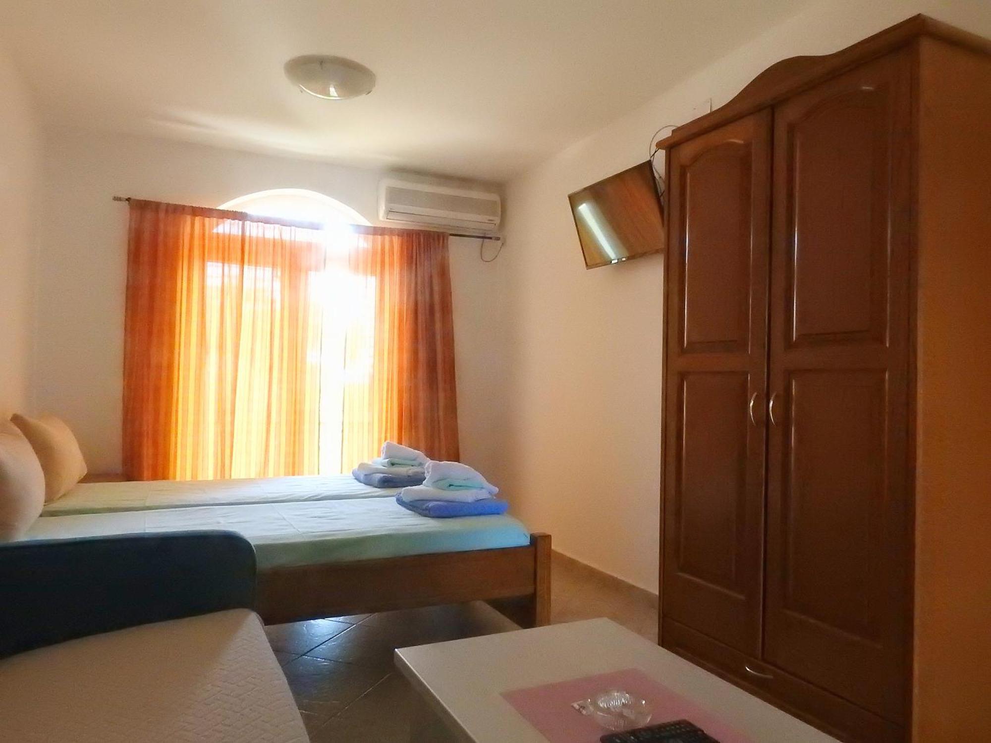 Luna Apartments Budva Room photo